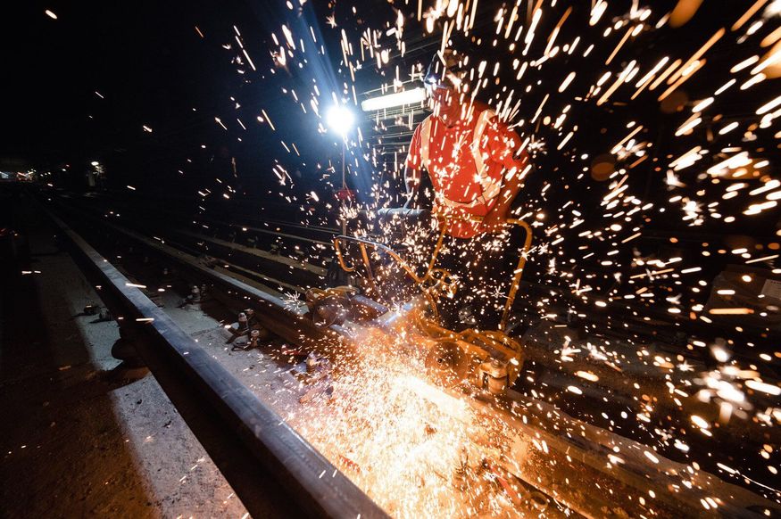 Több mint másfélezer aluminotermikus hegesztés készül az M3-as metró vágányának építése során